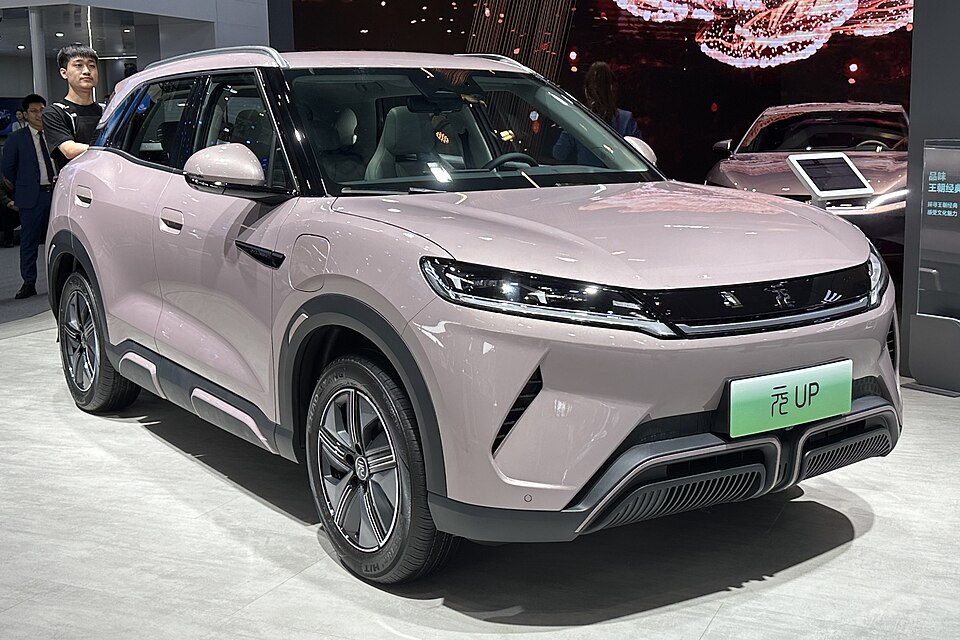 BYD Yuan Up expuesto en un salón del automóvil